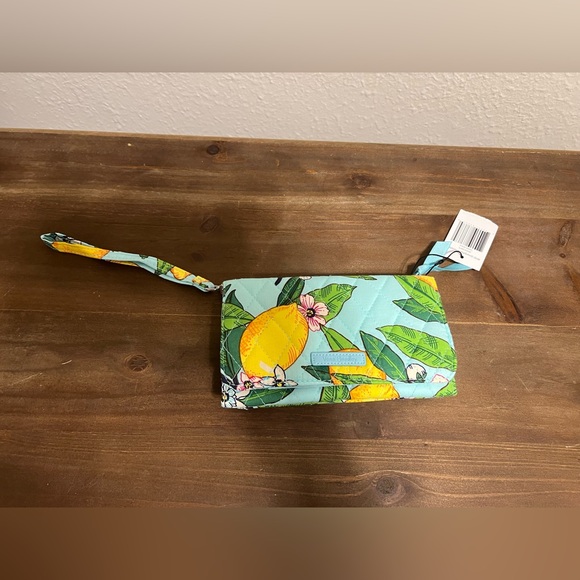 Very Bradley Wristlet - Picture 1 of 5